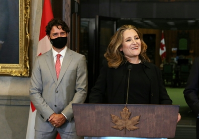 Canada virus measures push deficit to record Can$382 bln
