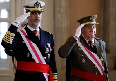 Spanish king distances himself from scandal-hit father
