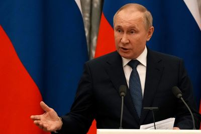 Macron due in Kyiv after Putin says ready for compromise