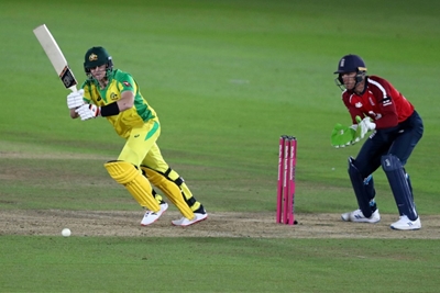 Smith helps Royals down Chennai in IPL feast of sixes