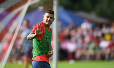 Record-signing Hernandez starts training at Bayern
