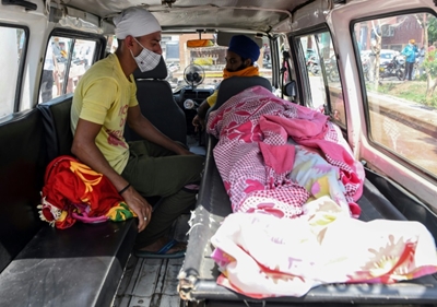 India bootleg alcohol death toll rises to 98 as families mourn
