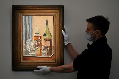 Churchill's painting of favourite whisky goes on sale 