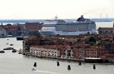 Cruise ships' return to Venice reignites tensions