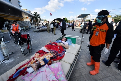 Rescuers search for survivors after Indonesia quake kills 82
