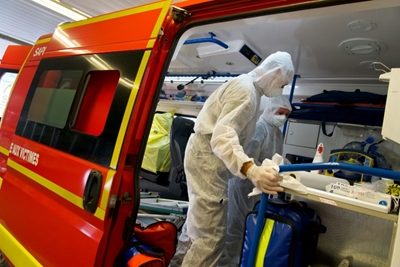 France suspends 3,000 unvaccinated health workers