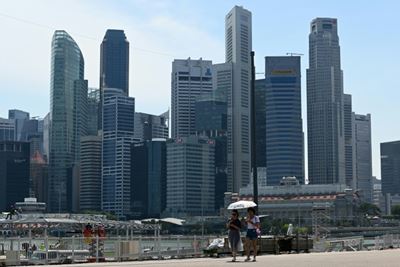 HSBC to buy Axa's Singapore insurance business
