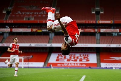 Aubameyang fires Arsenal revival as Leicester lose again