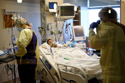 US sets 24-hour records with over 3,700 Covid deaths, 250,000 new cases
