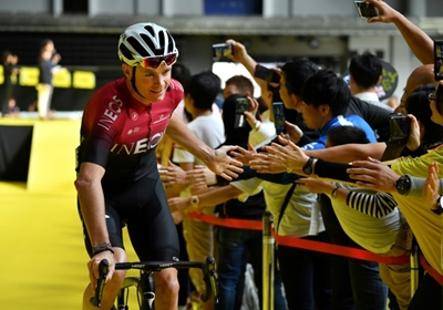Froome rides in Japan before heading to the rugby 