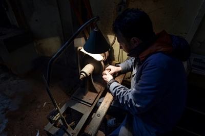 Dying breed: Tunisian crafts smoking pipes from briar wood