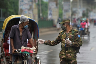 Bangladesh army patrols streets in strict coronavirus lockdown