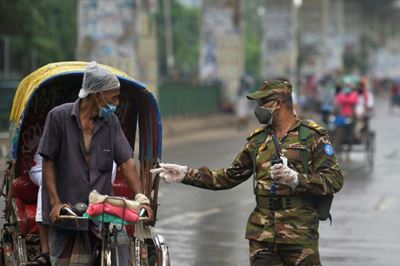 Bangladesh army patrols streets in strict coronavirus lockdown