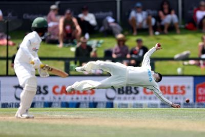 Bangladesh 152-5 as New Zealand close on series-levelling win