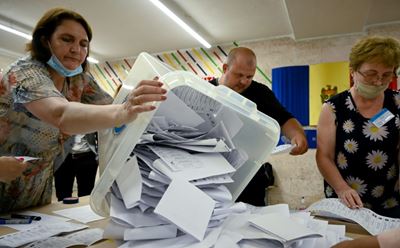 Moldova president pledges 'end to rule of thieves' as party leads poll