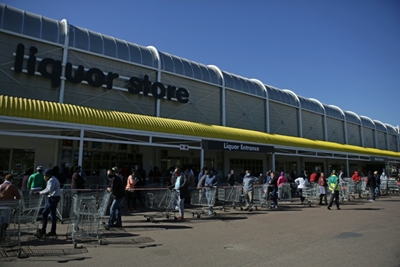 S.Africa thieves stage liquor heist under lockdown