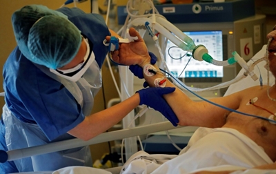 Covid-19 reinfection casts doubt on virus immunity: study