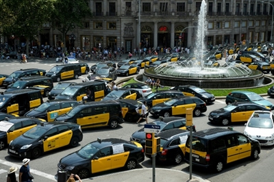Spain taxi strike against Uber spreads