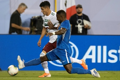 Mexico beat Martinique to reach Gold Cup quarter-finals