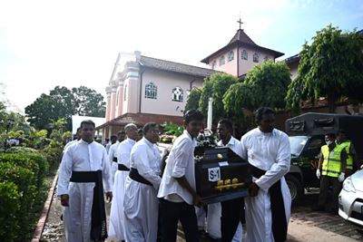 Sri Lanka falls silent for victims of attack 