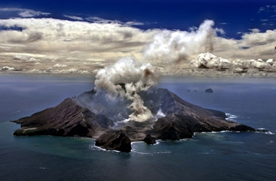 Injuries feared as popular New Zealand volcano erupts