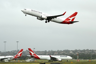 Experts warn shuttered Australia is becoming a 'hermit nation'