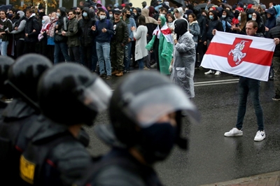 Police break up Belarus opposition protest with water cannon, stun grenades