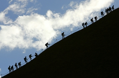Tourists surge at Uluru before Australia bans climb