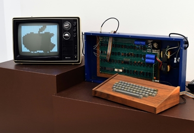  Apple-1 computer fetches $375,000 at auction