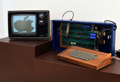  Apple-1 computer fetches $375,000 at auction
