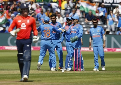 India hold charging England to 198 in T20