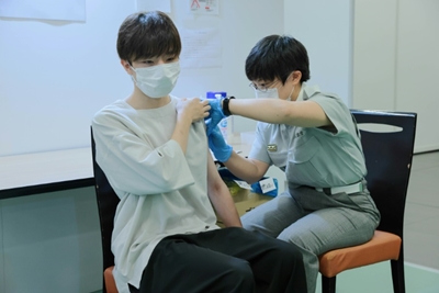 Japan stops use of 1.63 million Moderna doses over contamination