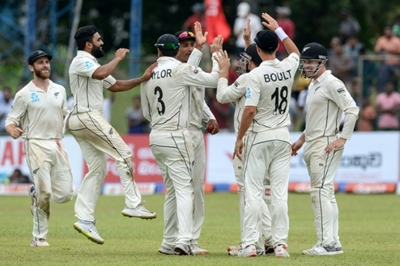 New Zealand thrash Sri Lanka to level series 1-1