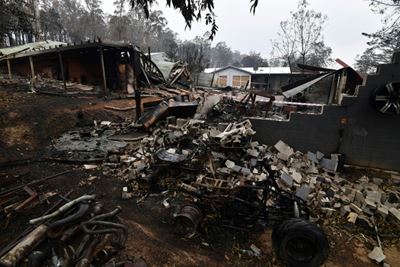 Australians urged to 'leave early' in face of new bushfire threat