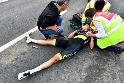 Defending champion Terpstra crashes out of Tour of Flanders