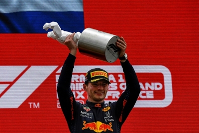 Verstappen ready to pounce as cracks widen in Mercedes armour