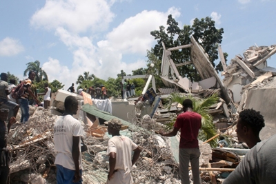 Death toll in massive Haiti quake jumps to 724: govt