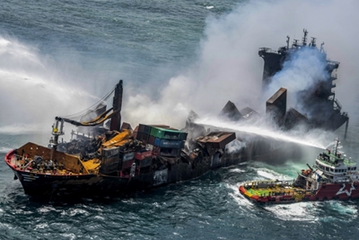 Crippled ship at risk of sinking off Sri Lanka