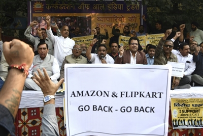 Amazon tycoon Bezos flies into internet trading storm in India