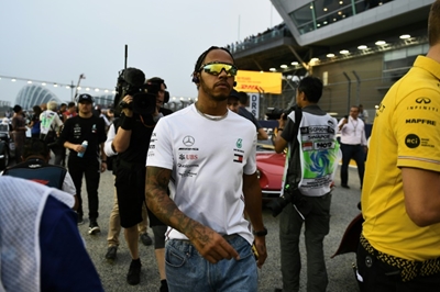 Hamilton blames Mercedes strategy for Singapore result