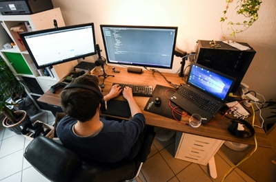 Consumers boosted electronics spending in pandemic year: survey
