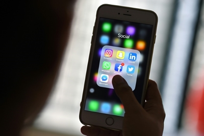 Facebook news use declining, WhatsApp growing