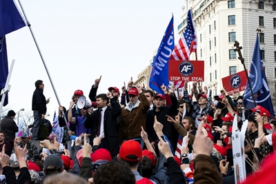 Thousands of Trump supporters again rally in Washington 
