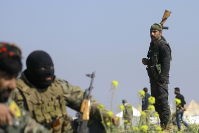 Syria forces try to free last civilians from IS holdout