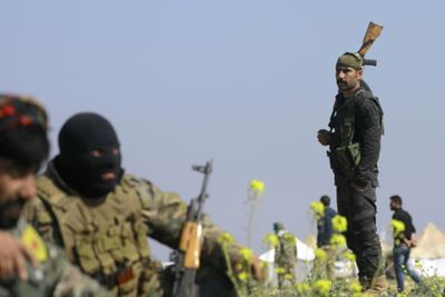 Syria forces try to free last civilians from IS holdout