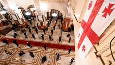 Georgians sidestep virus curfew to go to Easter mass