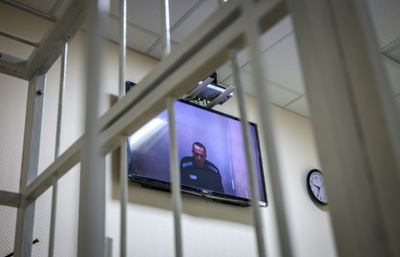 Russian senators adopt 'extremist' bill that would bar critics from polls