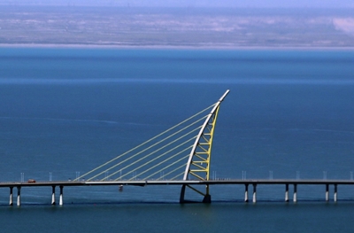 Kuwait inaugurates massive causeway to free trade zone