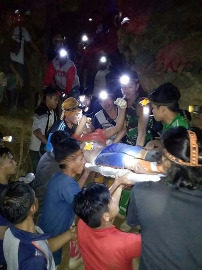 Dozens buried in Indonesia gold mine collapse