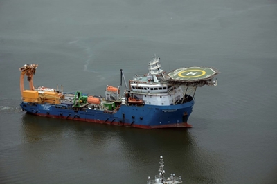 Frantic hunt for Indonesian submarine as rescuers hone in on radar contact